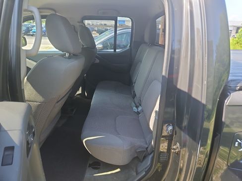 Used 2015 Nissan Frontier SV AWD/4WD image 4
