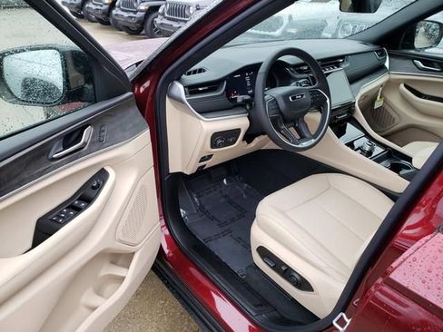 New 2025 Jeep Grand Cherokee Limited image 6