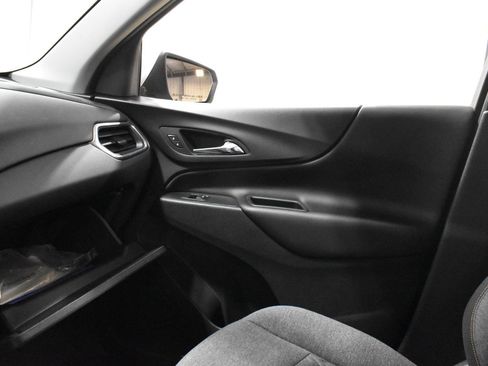 Used 2022 Chevrolet Equinox LT w/ Driver Convenience Package FWD image 18
