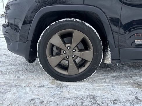 Used 2017 Jeep Cherokee 75th Anniversary image 28