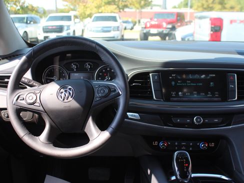Used 2018 Buick Enclave Essence FWD image 24