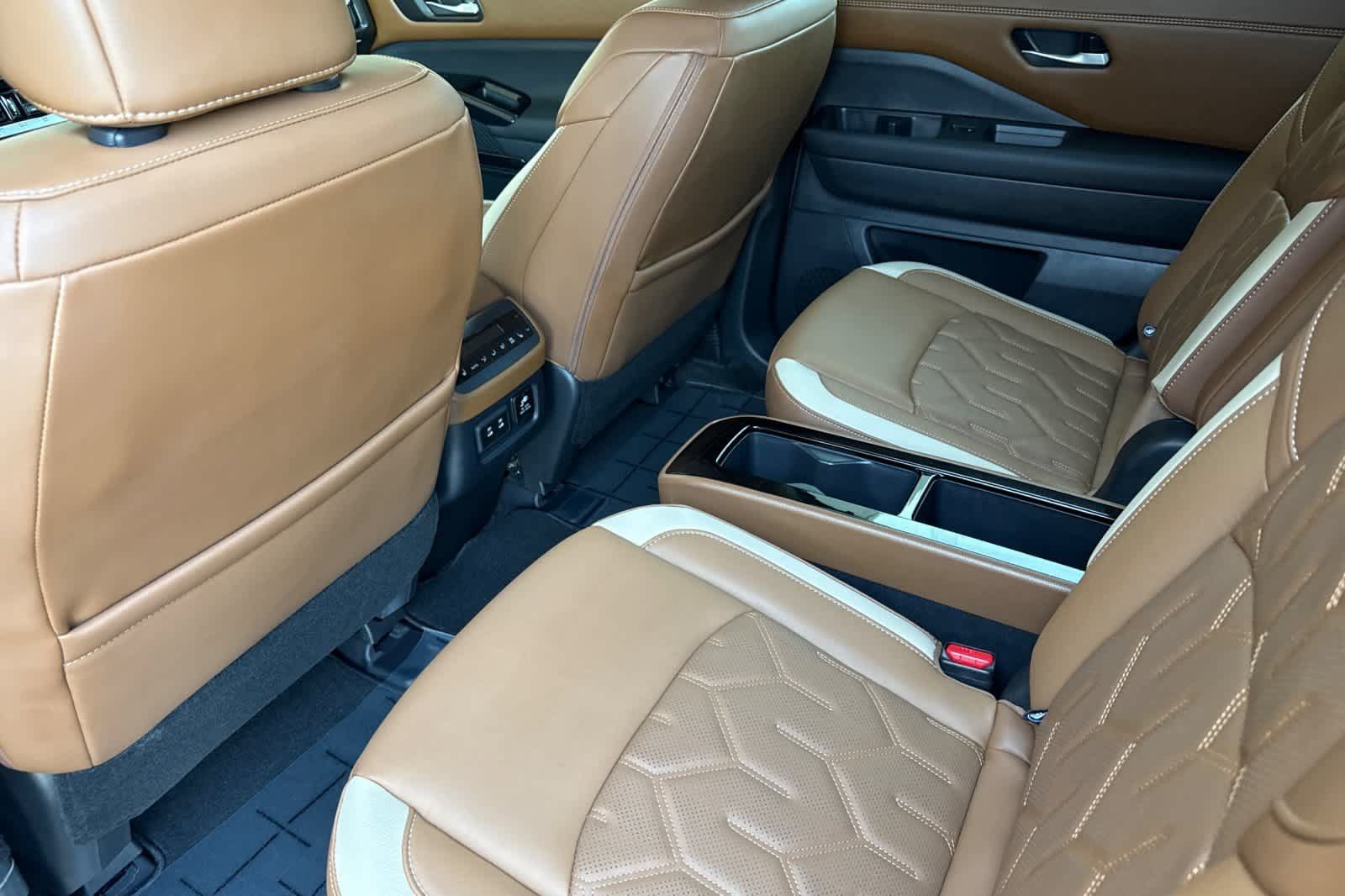 New 2026 Nissan Pathfinder Platinum AWD/4WD image 4