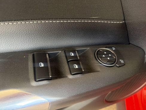 Used 2020 Ford Mustang Convertible RWD image 24
