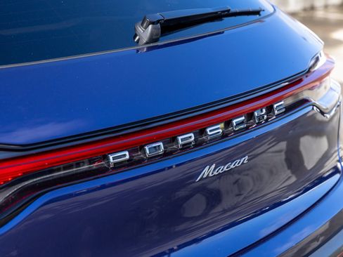 Certified 2026 Porsche Macan AWD/4WD image 19