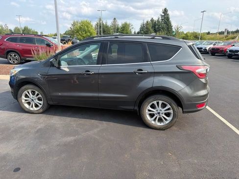Used 2017 Ford Escape SE w/ Equipment Group 201A AWD/4WD image 2