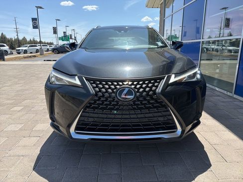 Used 2022 Lexus UX 200 w/ Accessory Package (Z1) FWD image 3
