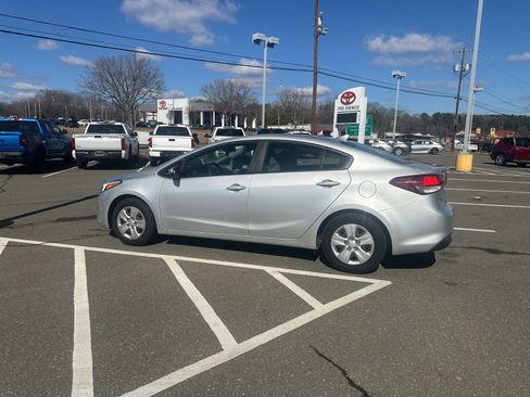 Used 2017 Kia Forte LX image 22