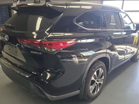 Used 2022 Toyota Highlander XLE w/ Protection Package #3 (TMS) image 4