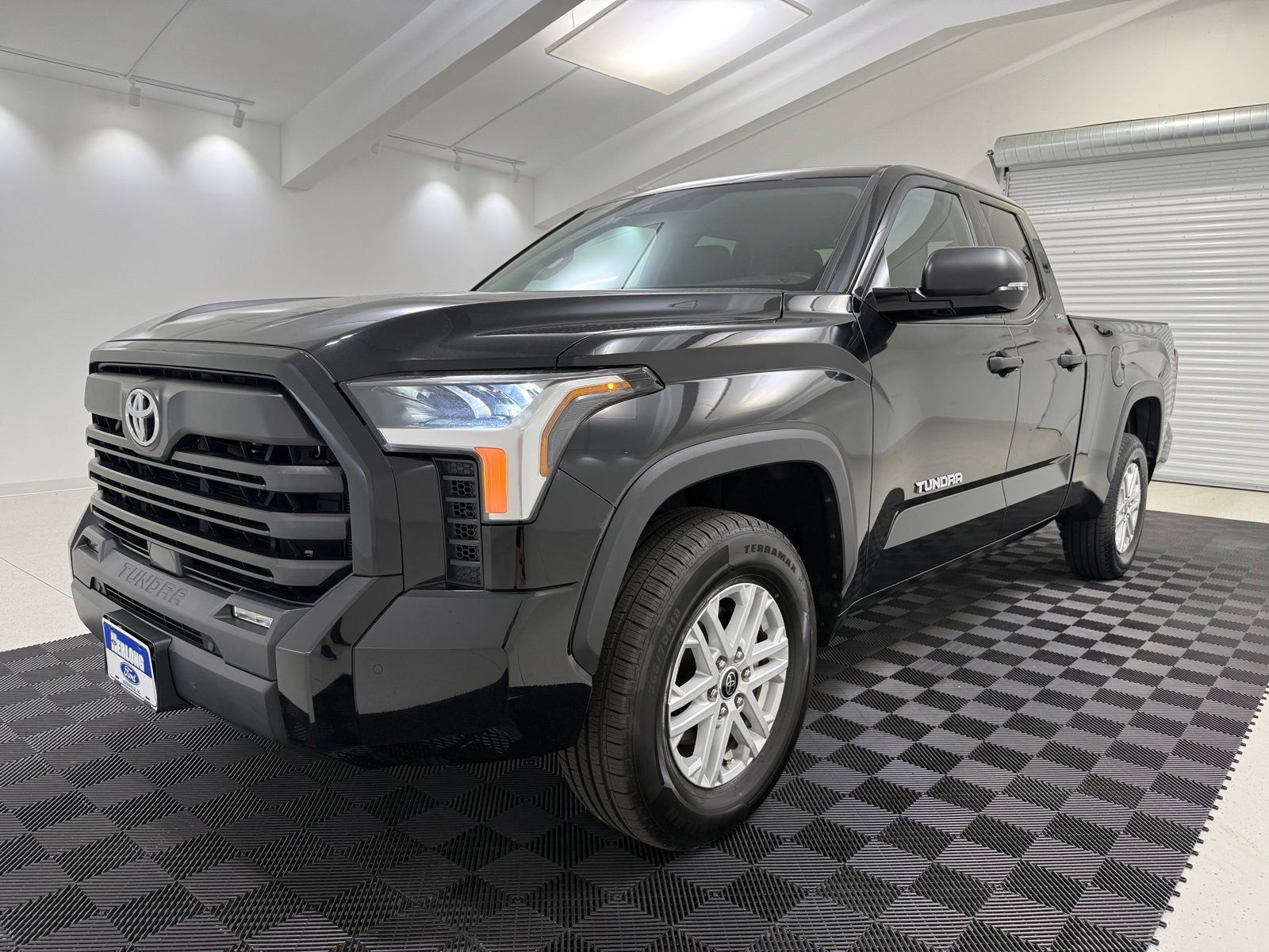Used 2023 Toyota Tundra SR5 w/ SR5 Convenience Package AWD/4WD image 3