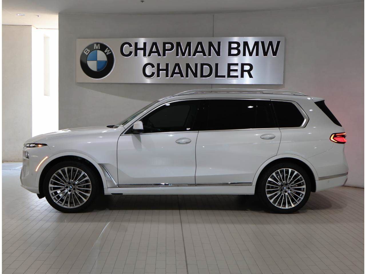 Certified 2024 BMW X7 xDrive40i w/ Premium Package AWD/4WD image 3