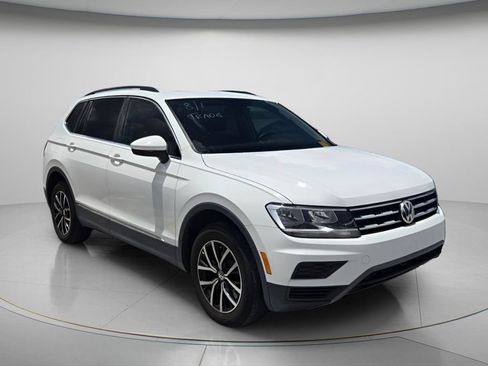 Certified 2021 Volkswagen Tiguan SE w/ Panoramic Sunroof Package FWD image 4