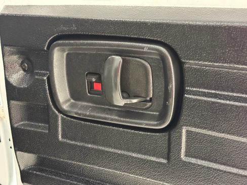 Used 2017 Chevrolet Express 2500 image 33