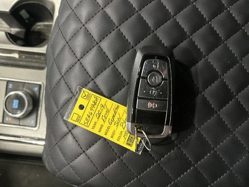 Used 2019 Ford Expedition XLT AWD/4WD image 33