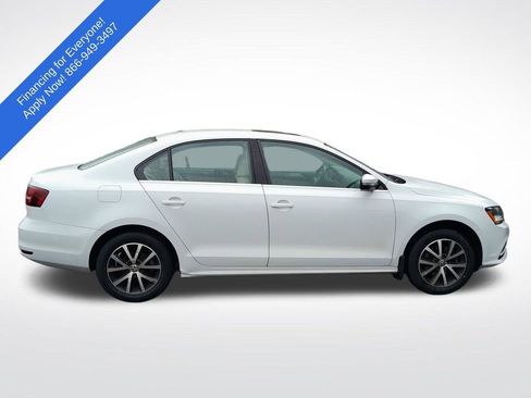 Used 2017 Volkswagen Jetta SE FWD image 9