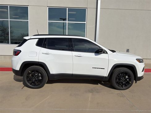 New 2026 Jeep Compass Latitude image 4