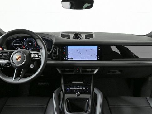 Certified 2025 Porsche Cayenne AWD image 17