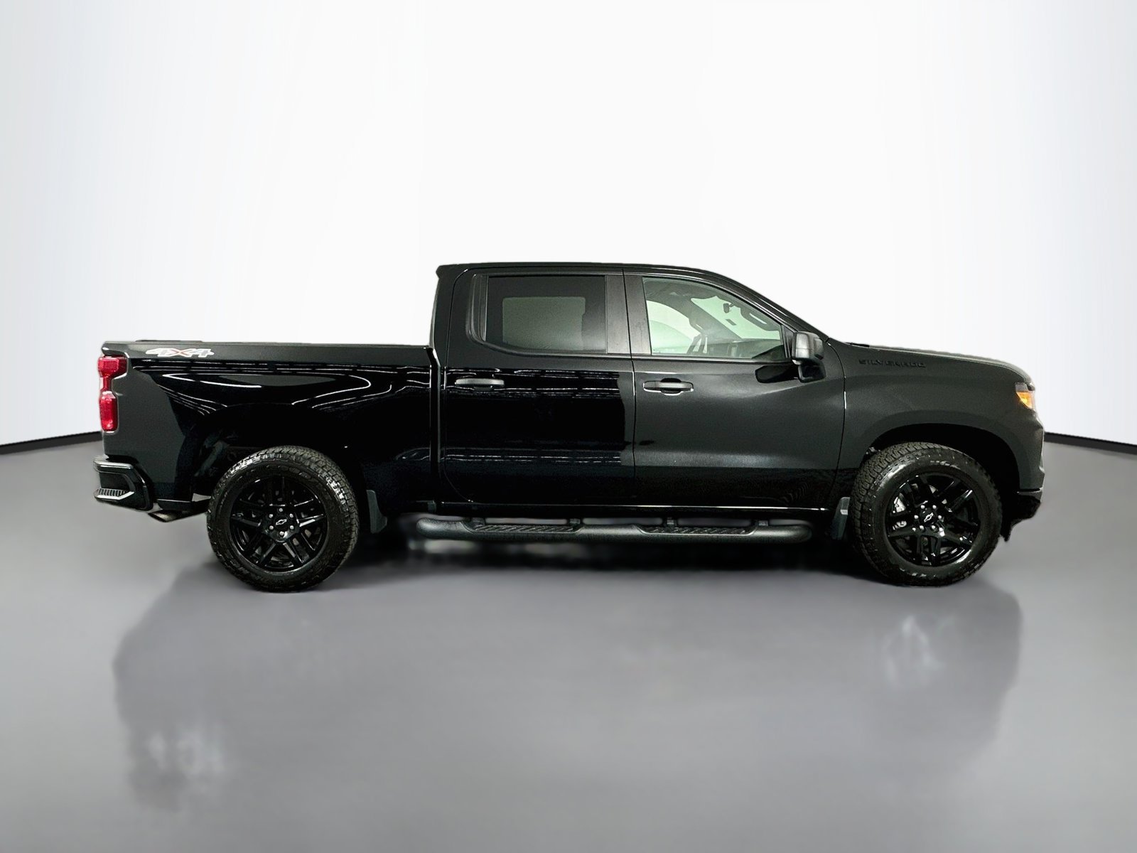 Used 2024 Chevrolet Silverado 1500 Custom w/ Turbomax Blackout Package AWD/4WD image 9