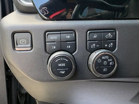 Used 2022 Chevrolet Silverado 1500 LT Trail Boss w/ LT Trail Boss Premium Package AWD/4WD image 18