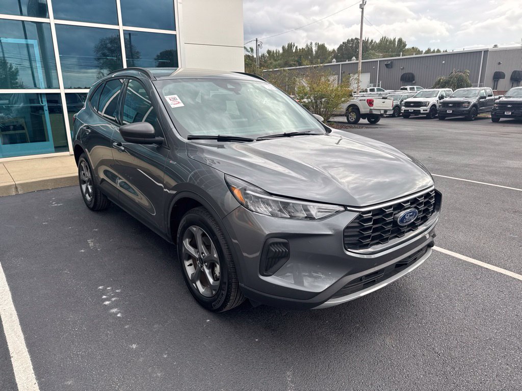 Used 2025 Ford Escape ST-Line AWD/4WD image 2