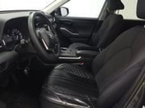 Used 2024 Toyota Highlander LE image 7