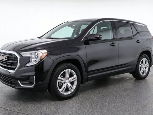 Used 2024 GMC Terrain SLE FWD image 3