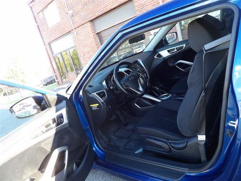 Used 2017 Hyundai Veloster FWD image 7