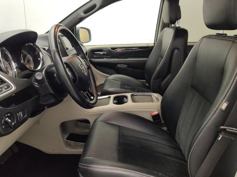 Used 2018 Dodge Grand Caravan SXT FWD image 17
