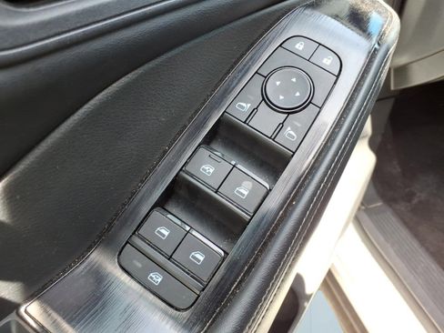 Used 2025 Nissan Rogue SV AWD/4WD image 12
