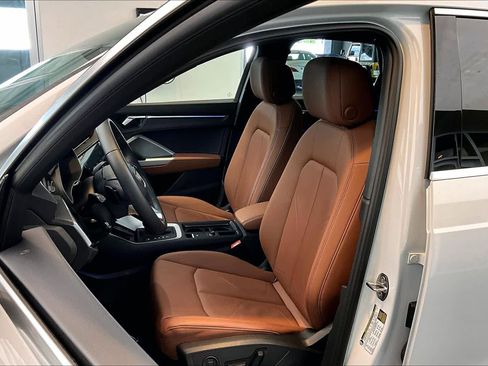 Certified 2025 Audi Q3 2.0T Premium Plus w/ Premium Plus Package image 8