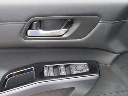 New 2026 Nissan Pathfinder SL FWD image 18
