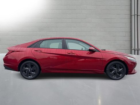 Used 2023 Hyundai Elantra SEL w/ Cargo Package FWD image 5