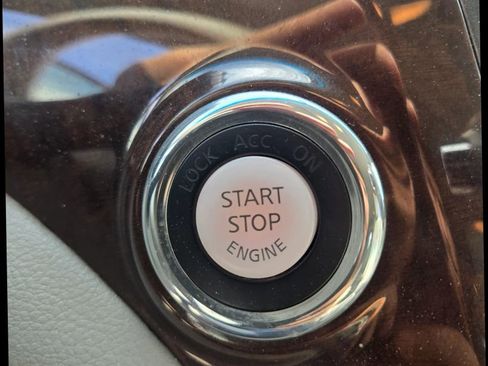 Used 2015 Nissan Quest SV image 29