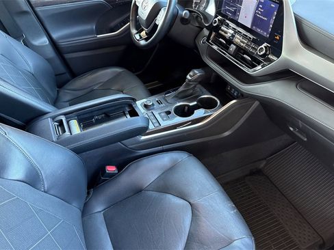 Used 2022 Toyota Highlander Platinum image 24