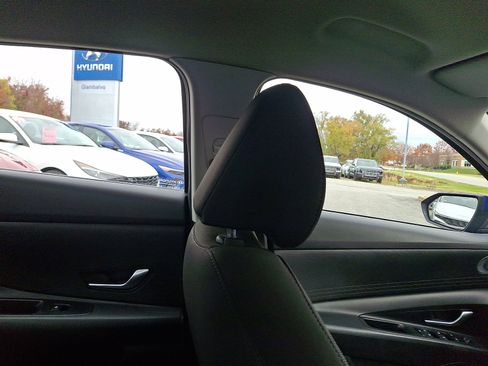 Certified 2023 Hyundai Elantra SE image 13