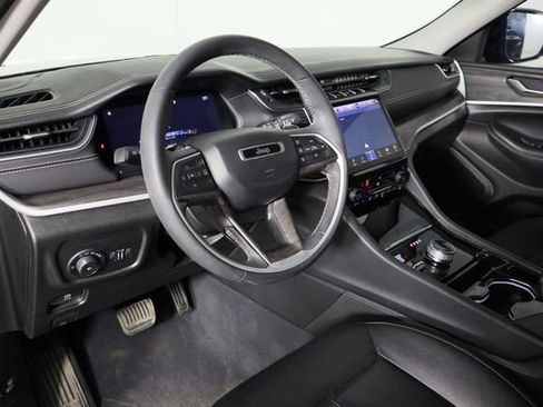 Used 2023 Jeep Grand Cherokee Limited w/ Black Appearance Package image 27