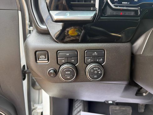 Used 2025 Chevrolet Silverado 2500 LT AWD/4WD image 13