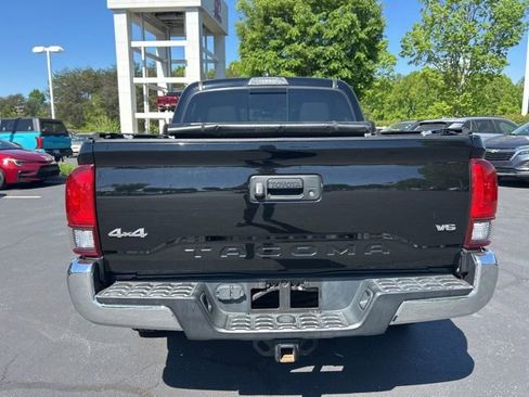 Used 2020 Toyota Tacoma SR5 AWD/4WD image 8