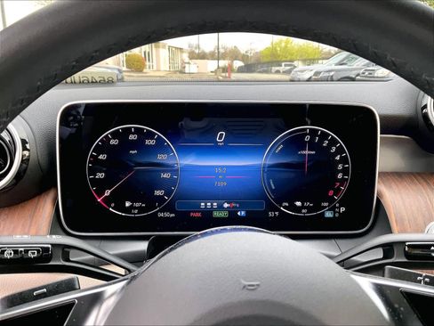 Used 2025 Mercedes-Benz GLC 350e 4MATIC image 21