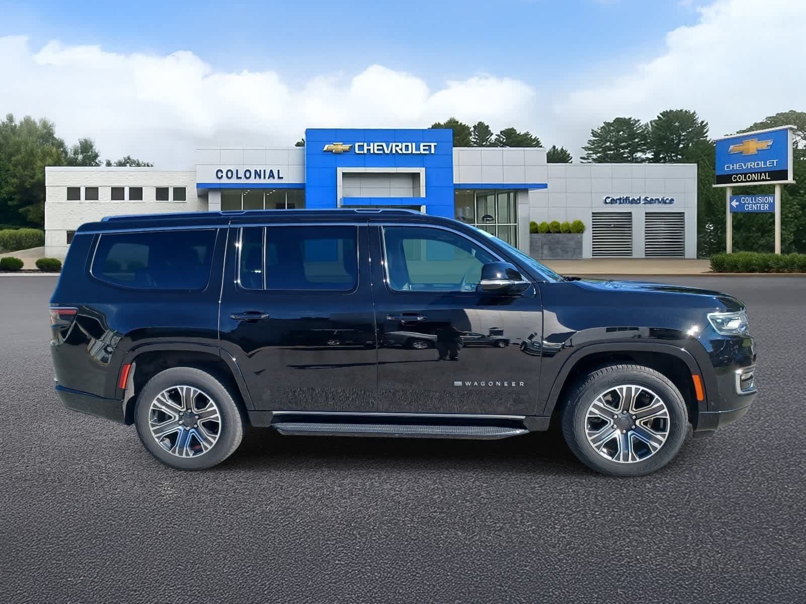 Used 2023 Jeep Wagoneer 4WD w/ Premium Group I image 3