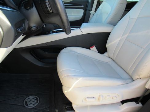 Used 2023 Buick Enclave Premium image 13