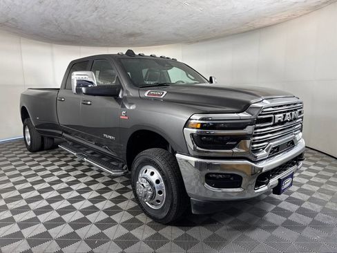 Certified 2025 RAM 3500 Laramie AWD/4WD image 3