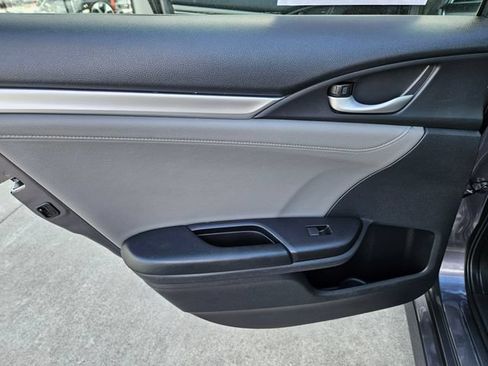 Used 2019 Honda Civic Touring image 16
