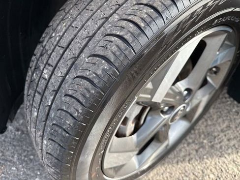 Certified 2022 Hyundai Venue SEL w/ Cargo Package image 12