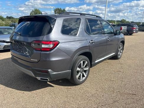 Used 2023 Honda Pilot Touring image 3