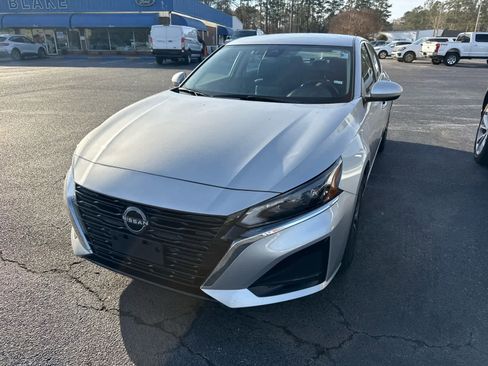 Used 2023 Nissan Altima 2.5 SV image 9