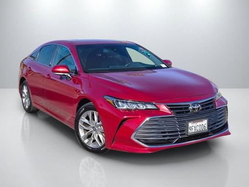 Used 2022 Toyota Avalon XLE image 1