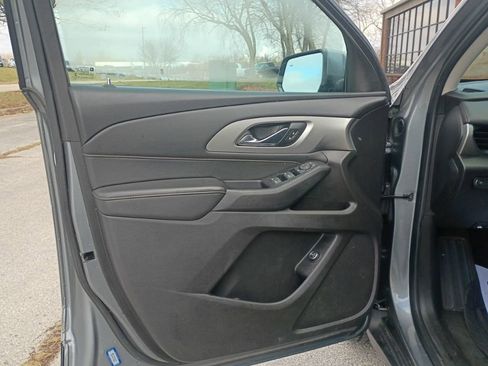 Used 2019 Chevrolet Traverse LT FWD image 14