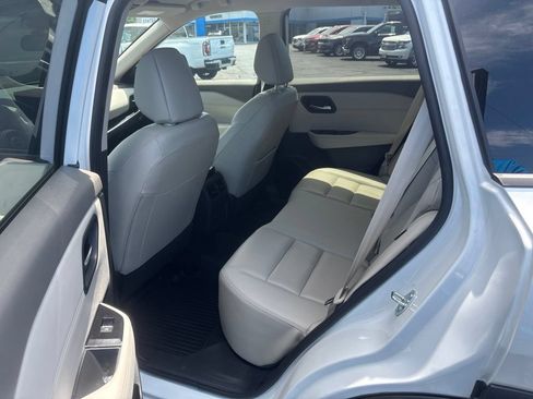 Used 2024 Nissan Rogue SL AWD/4WD image 13