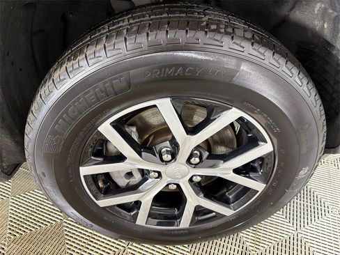 Used 2024 Jeep Grand Cherokee L Limited w/ Luxury Tech Group II image 14