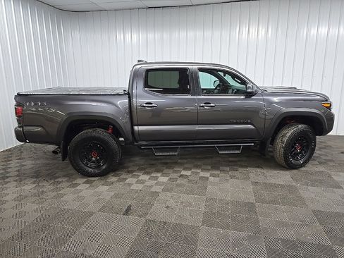 Used 2022 Toyota Tacoma TRD Pro image 2